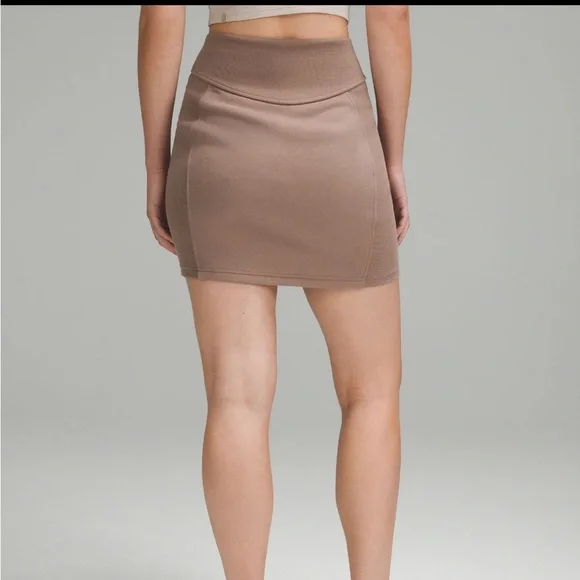 Lululemon scuba HR mini skirt - Picture 2 of 2
